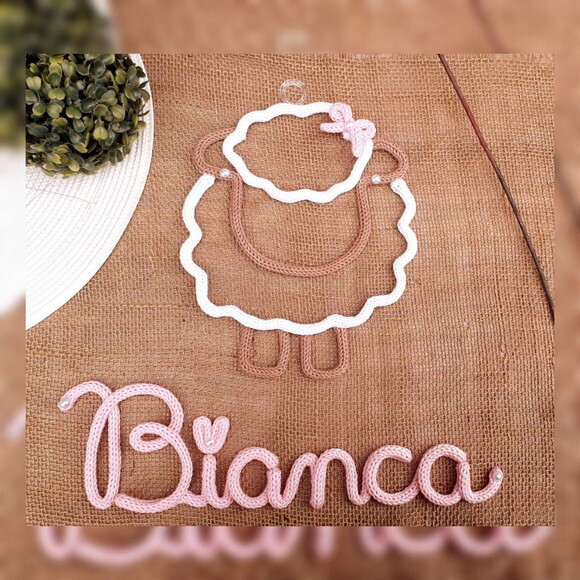 Bianca em Tricotin (ATENCAO A DESCRIÇÃO DO PRODUTO)
