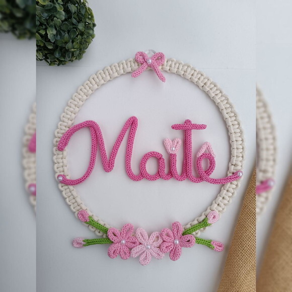 Guirlanda com 3 flores + nome 5 letras
