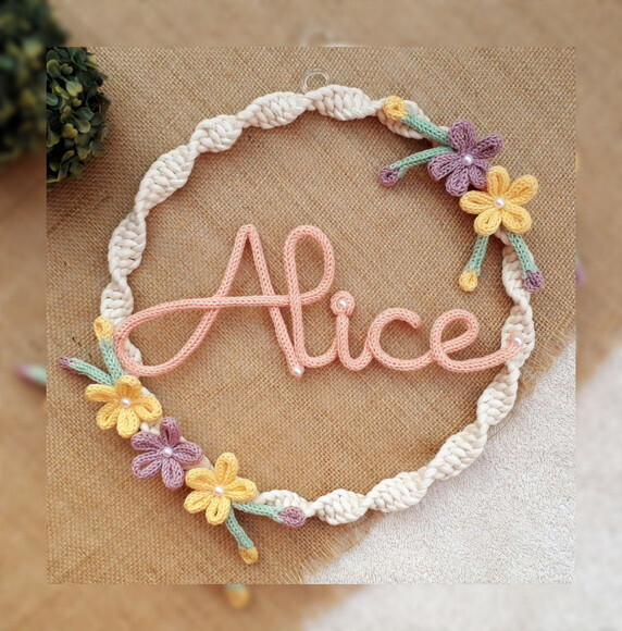 Guirlanda com 5 Flores + Nome 5 Letras