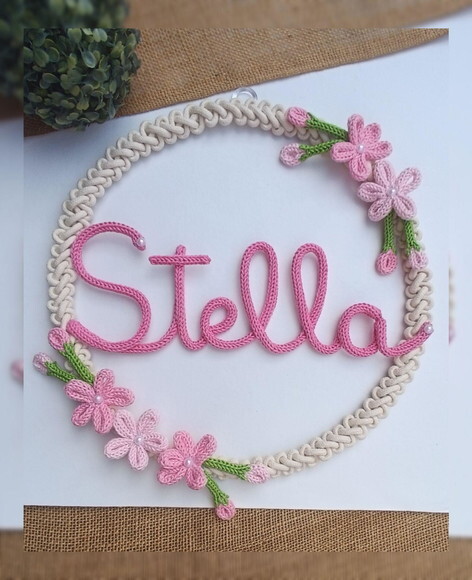 Guirlanda com 5 Flores + Nome 6 Letras