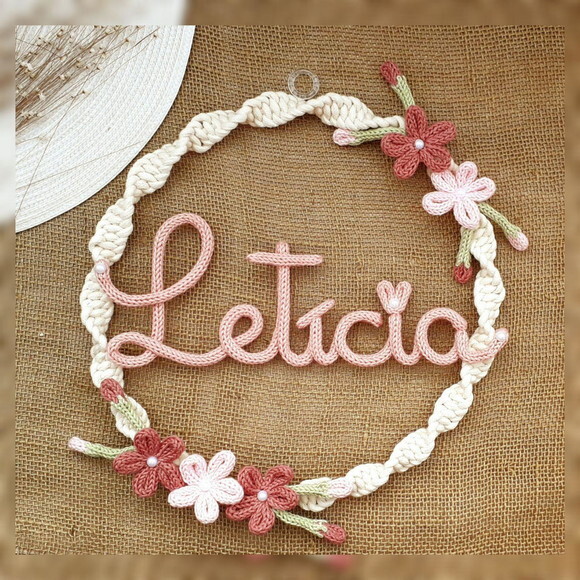Guirlanda com 5 flores + nome 7 letras