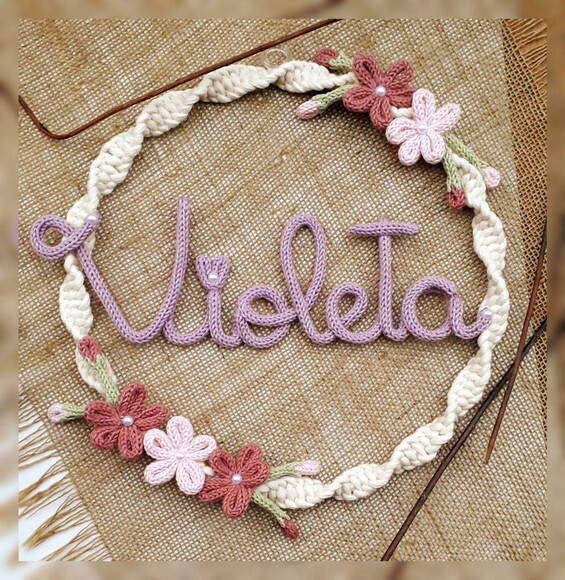 Guirlanda com 5 flores + nome 7 letras