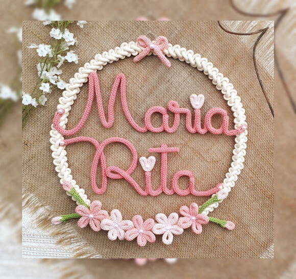 Guirlanda com 5 Flores + Nome 9 Letras