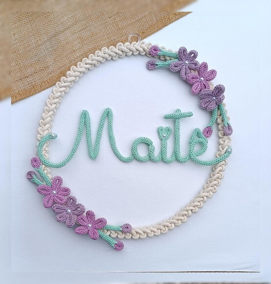 Guirlanda com 6 Flores + Nome 8 Letras