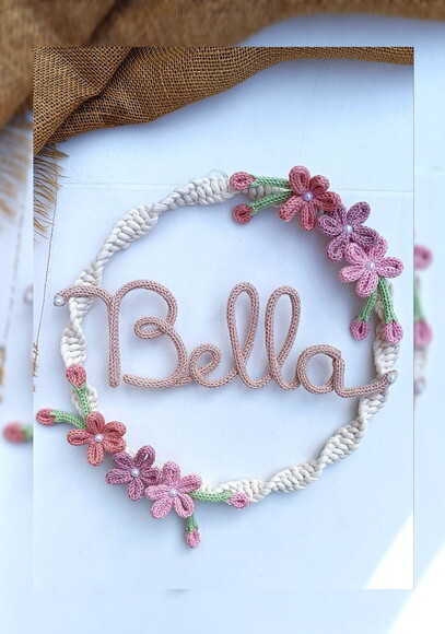 Guirlanda com 6 Flores + Nome 9 Letras