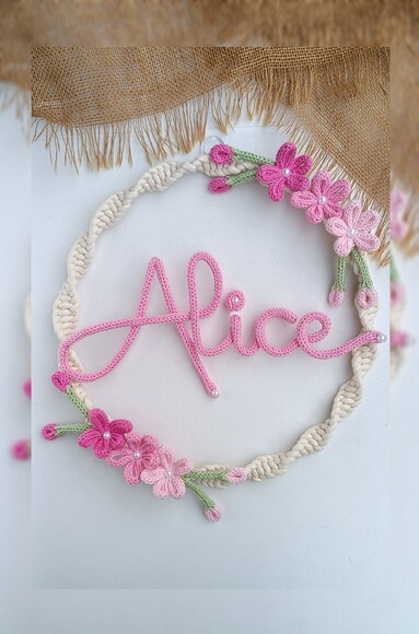 Guirlanda com 6 Flores + Nome 9 Letras