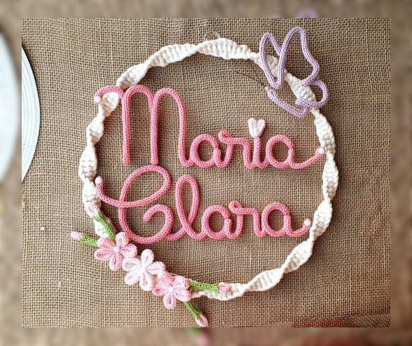 Guirlanda Macramé 3 Flores E Borboleta + Nome 4 Letras