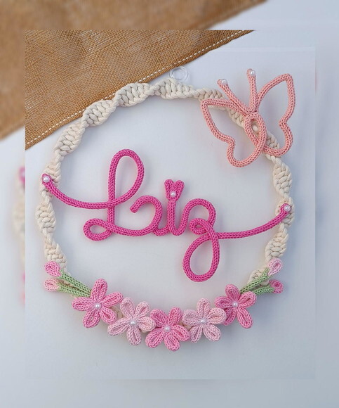 Guirlanda Macramé 5 Flores E Borboleta + Nome 3 Letras