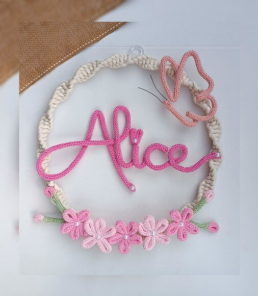 Guirlanda Macramé 5 Flores E Borboleta + Nome 5 Letras