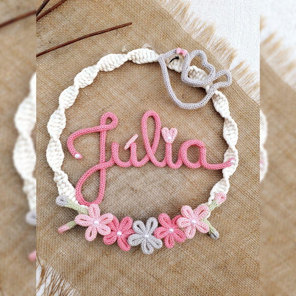 Guirlanda Macramé 5 Flores E Borboleta + Nome 5 Letras