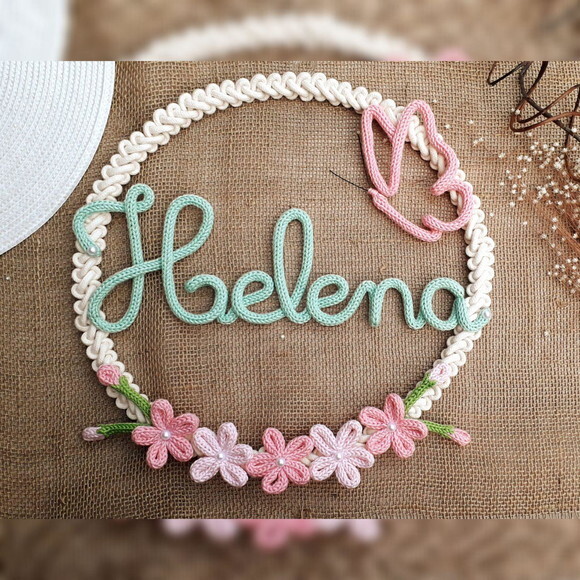 Guirlanda Macramé 5 Flores E Borboleta + Nome 6 Letras