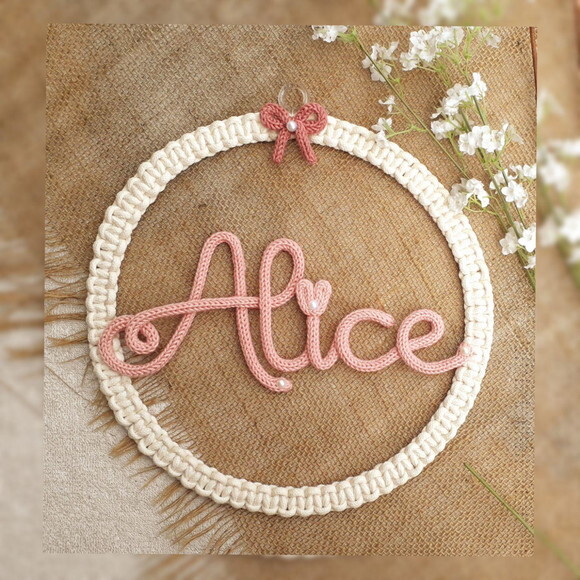 Guirlanda Macramé com lacinho + nome 5 letras