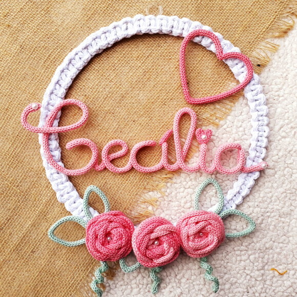 Guirlanda Rosas com coração + nome 7 letras