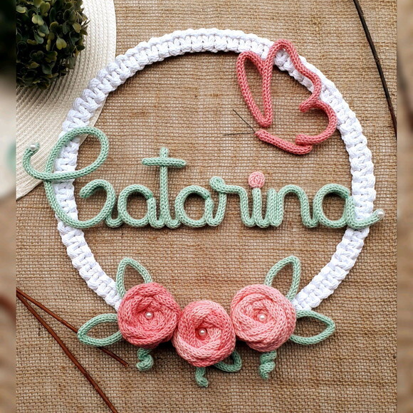 Guirlanda Rosas com coração + nome 8 letras