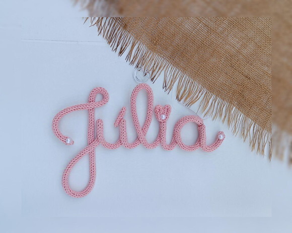 Julia em Tricotin (valor Refere-se ao Nome)