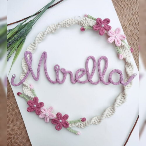 Guirlanda com 5 flores + nome 7 letras