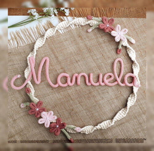 Guirlanda com 5 flores + nome 7 letras