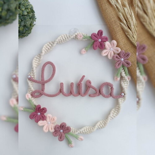 Guirlanda com 6 Flores + Nome 4 Letras