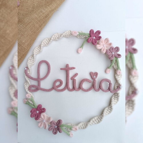 Guirlanda com 6 Flores + Nome 7 Letras