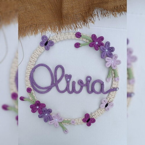 Guirlanda com 6 Flores + Nome 6 Letras e Borboletinhas