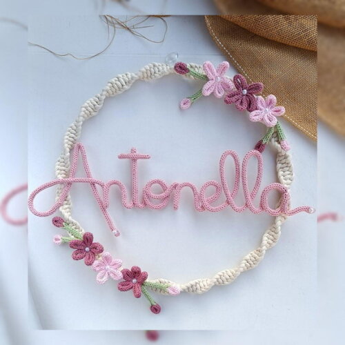 Guirlanda com 6 Flores + Nome 9 Letras