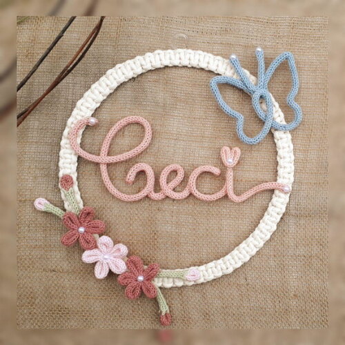 Guirlanda Macramé 3 Flores E Borboleta + Nome 4 Letras