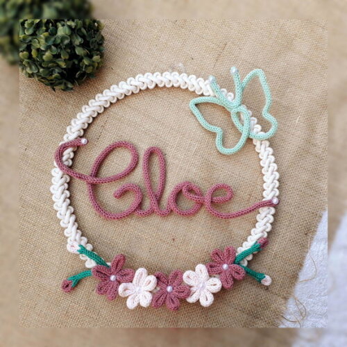 Guirlanda Macramé 5 Flores E Borboleta + Nome 4 Letras