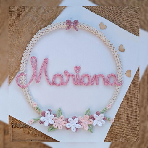 Guirlanda Macramé com 8 Flores + Nome até 7 Letras