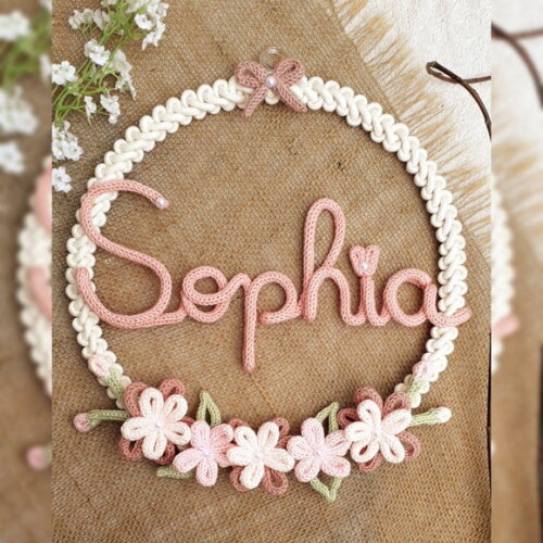 Guirlanda Macramé com 8 Flores + Nome até 7 Letras