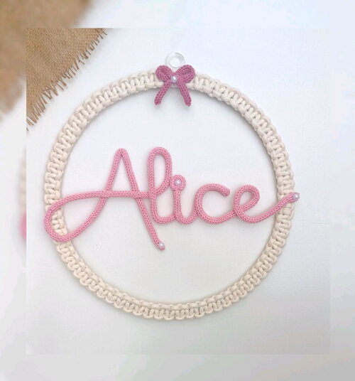 Guirlanda Macramé com lacinho + nome 5 letras