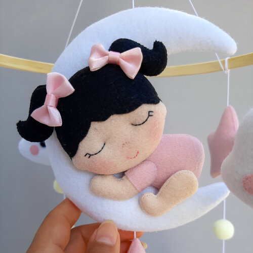 Móbile menininha na lua