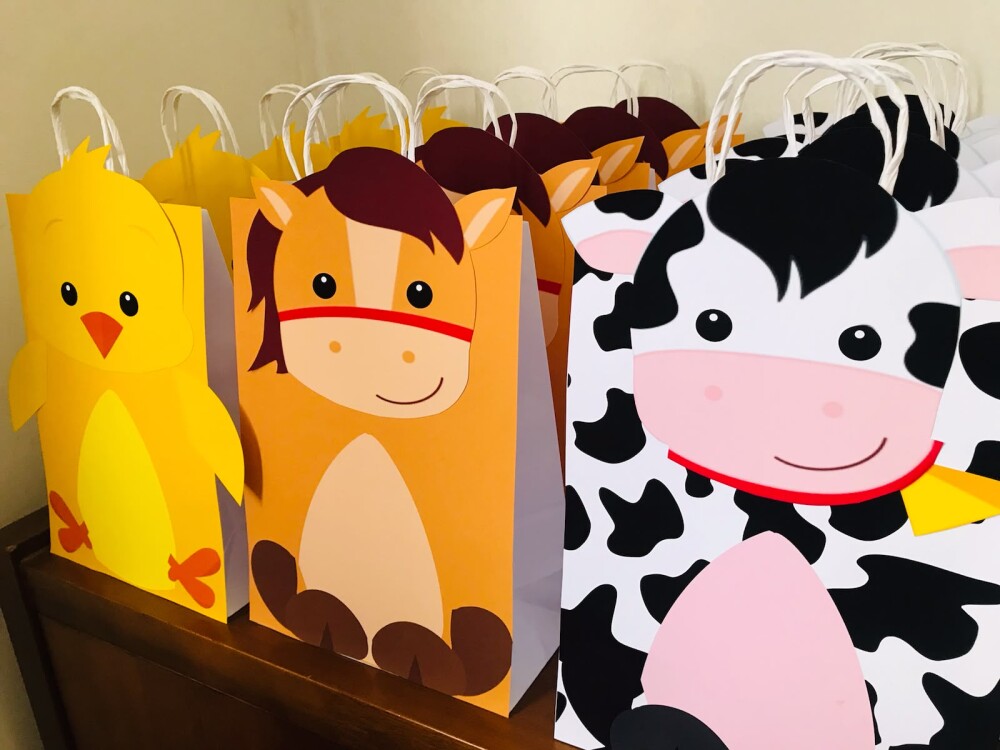 Sacolinhas krafts personalizadas fazendinha