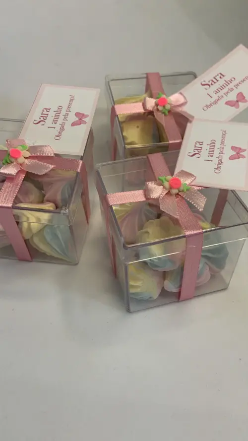 20 Lembrancinhas com mini suspiros gourmet