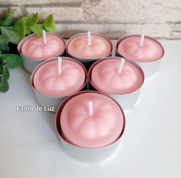 Latinha com vela rosa aromatizada