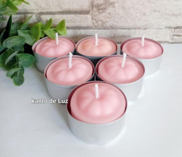 Latinha com vela rosa aromatizada