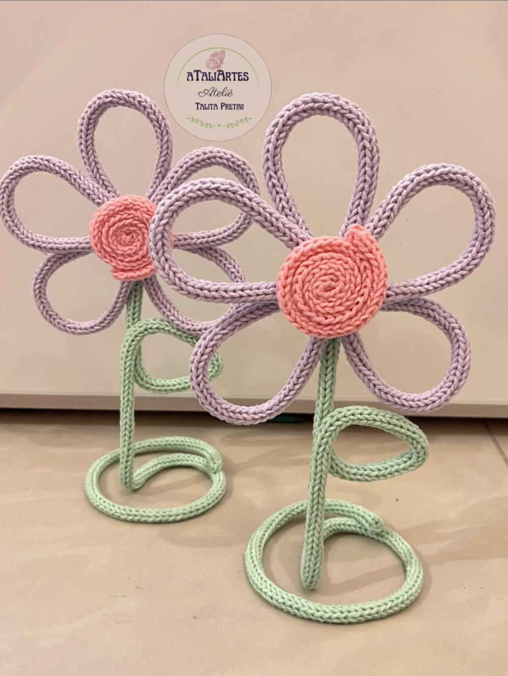 Flor decorativa personalizada em tricotin