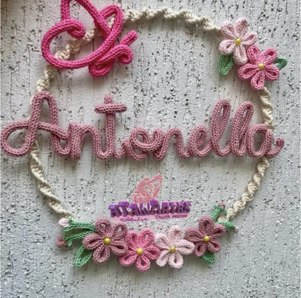 Porta maternidade Guirlanda margaridas macramê com tricotin pers