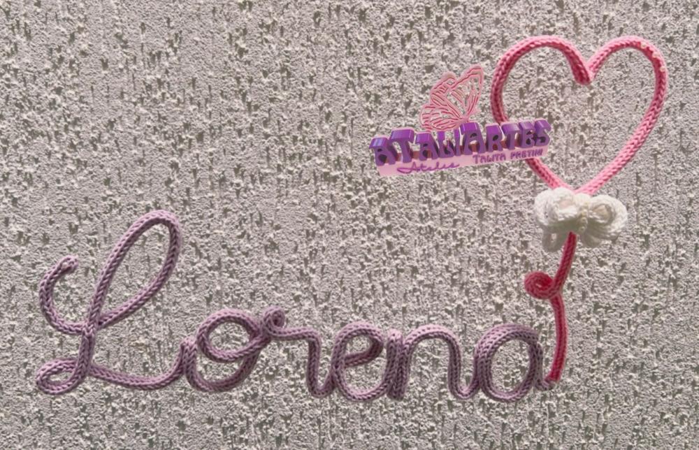 Porta maternidade Nome com coração  personalizado em tricotin a