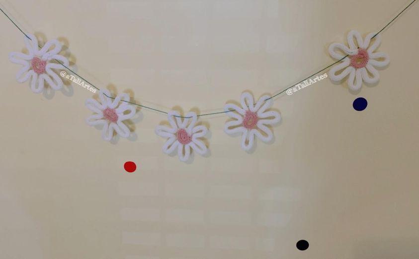 Varal de Flores Decorativas Personalizadas em Tricotin
