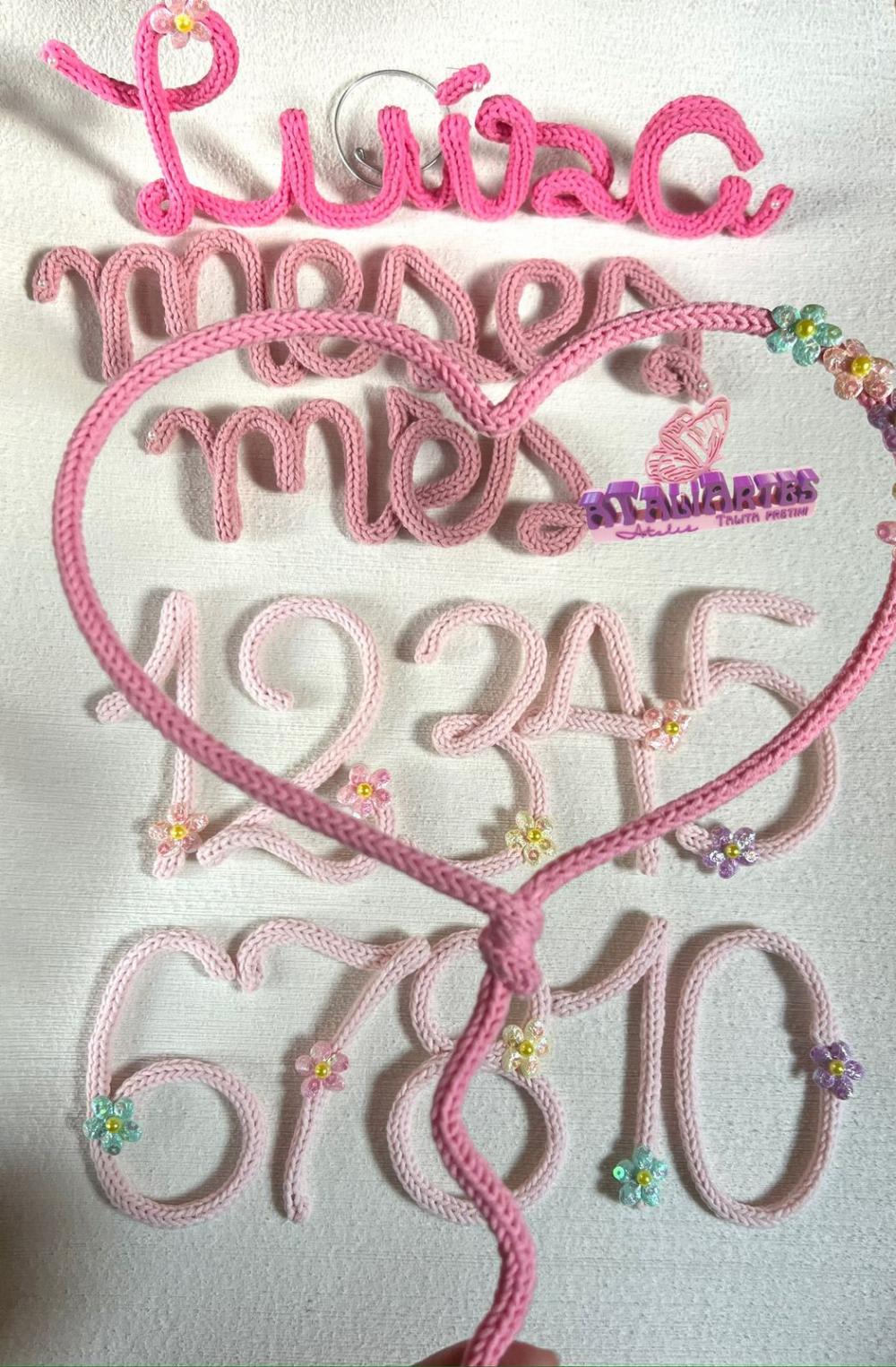 Kit Mêsversário Menina  em Tricotin + Nome com Florzinha nos n?