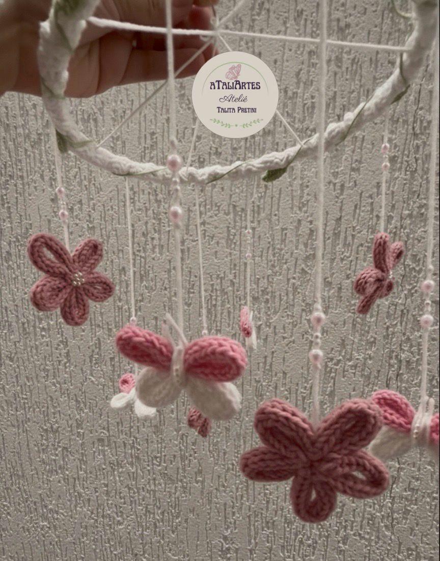 Móbile Borboletas e Flores em Tricotin