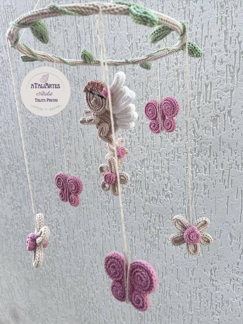 Móbile Flores, Borboletas e Anjinha em Tricotin