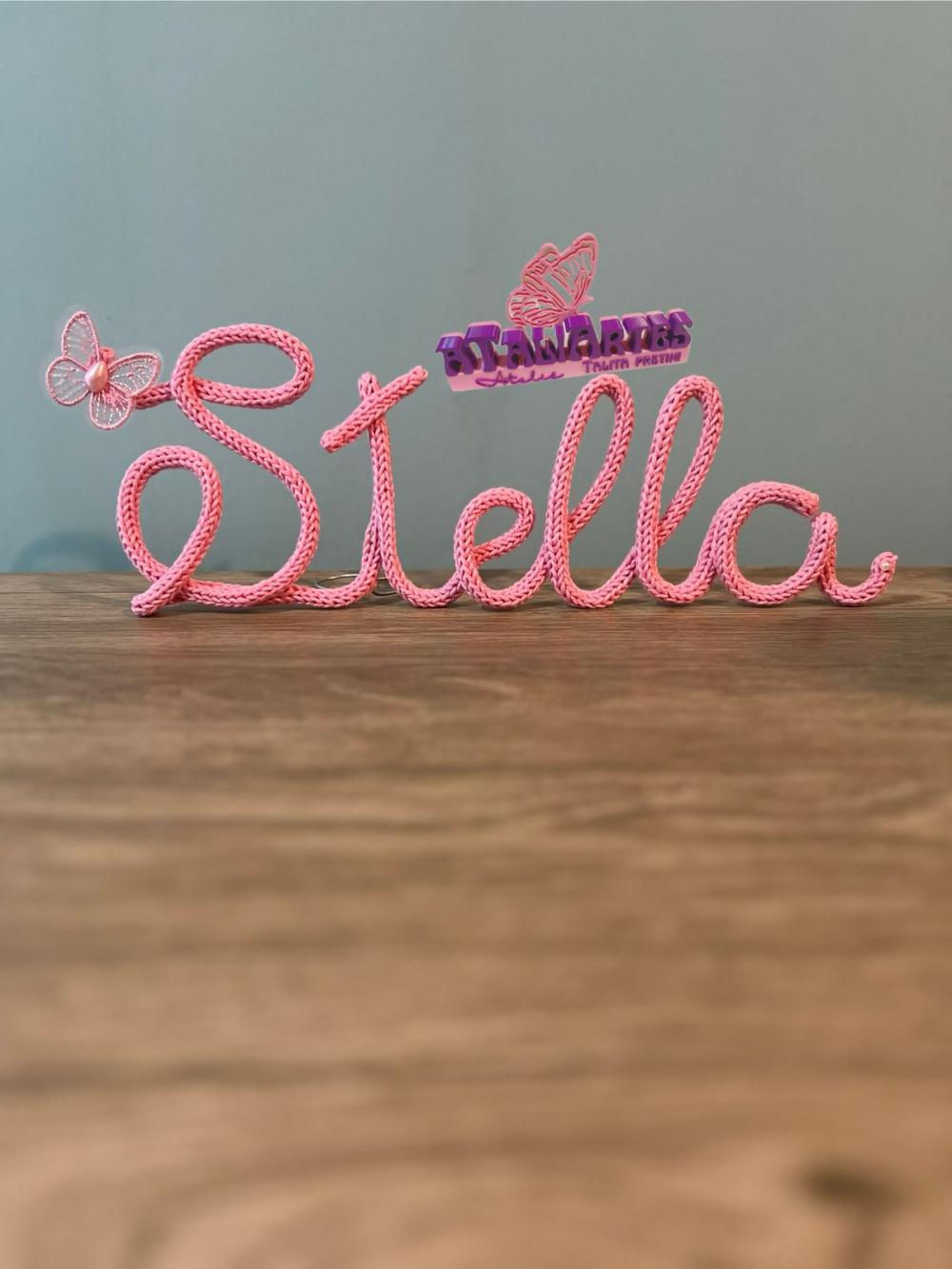 Nome Decorativo de Mesa Personalizado em Tricotin