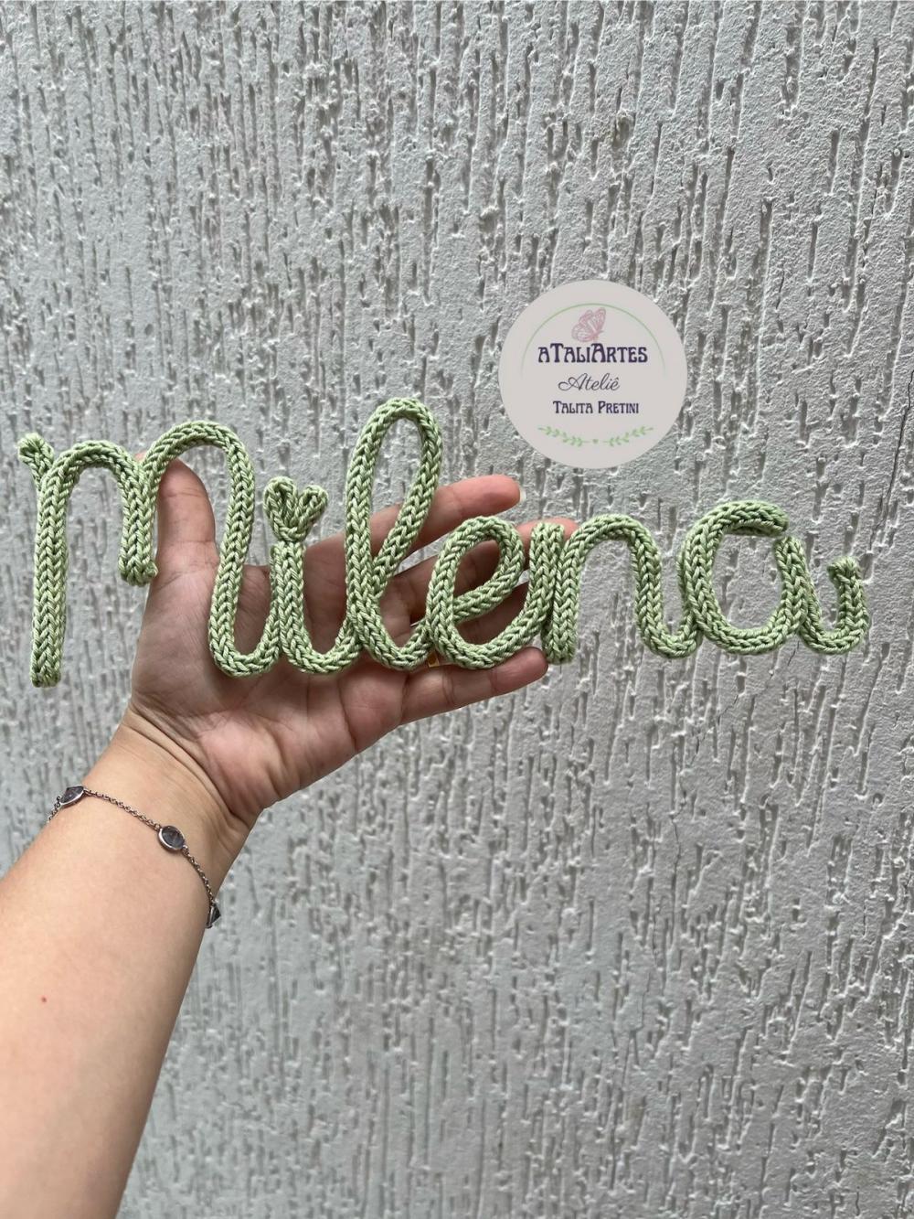 Nome Decorativo de Mesa Personalizado em Tricotin