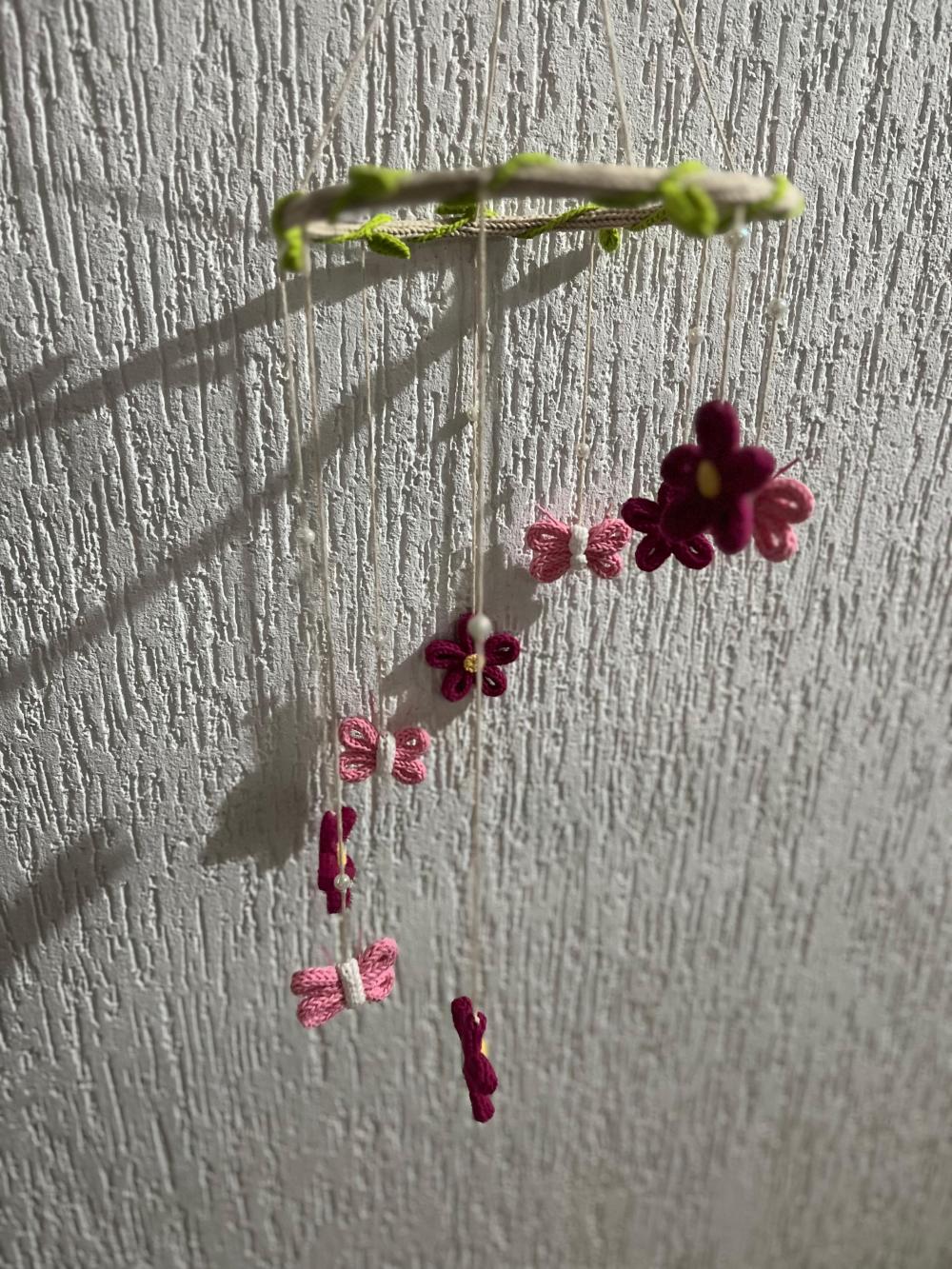 Móbile Borboletas e Flores em Tricotin