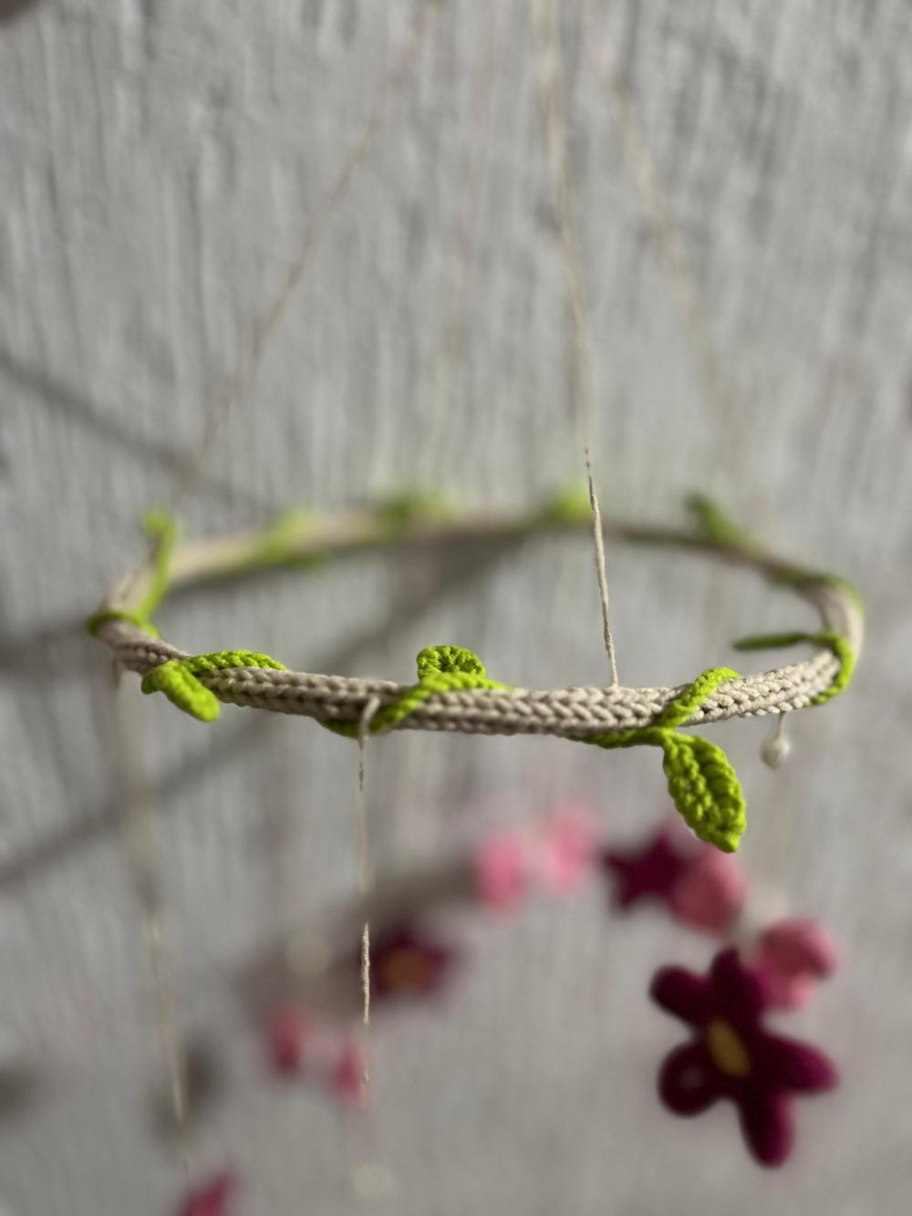 Móbile Borboletas e Flores em Tricotin