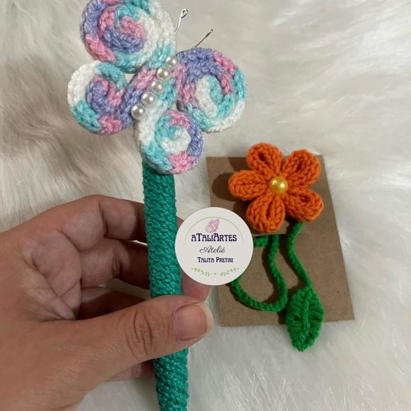 Kit Marca Página e Caneta em Tricotin - Presente Artesanal