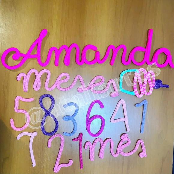 Kit Mêsversário Básico com Nome em Tricotin