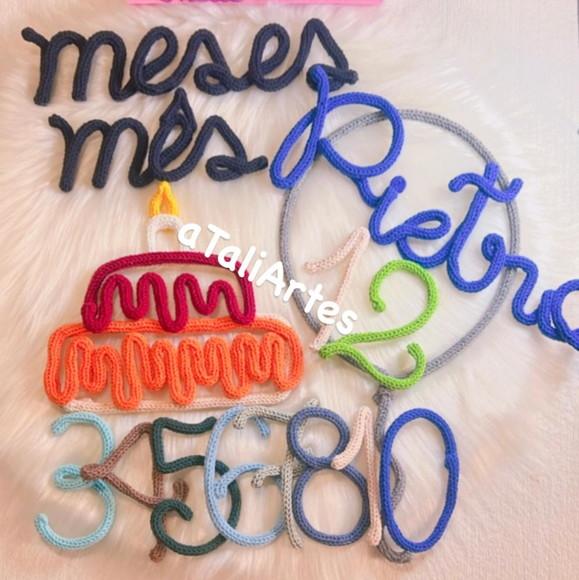 Kit Mêsversário Bolo + nome personalizado em Tricotin
