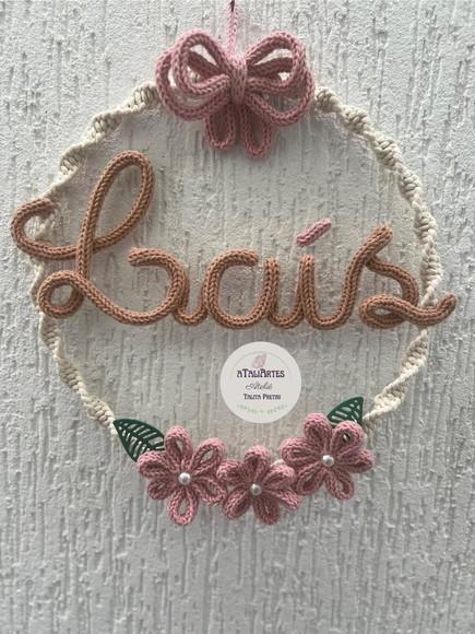 Porta Maternidade Boho Macramê Laço e Flores em Tricotin
